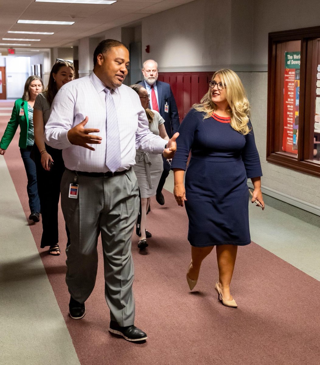 IUEdLeaders's tweet photo. Just another day at the office for #HoosierEdD student @aarondhuff who is pictured here with @SecJennerIN in @EVSC1! Two great leaders in one great school system! @IUSchoolofEd @IAPSS_ORG @NASSP @UCEA @CPEDEdD https://t.co/JFsknimR0l