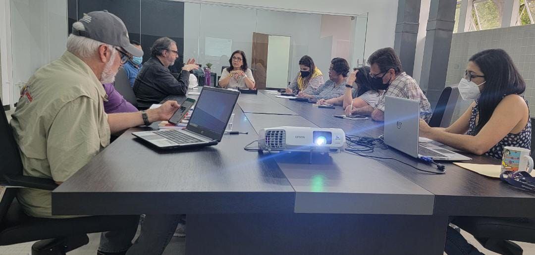 JacquelinePSUV's tweet photo. Cada semana definimos y afinamos estrategias, no descansamos, nuestro objetivo es claro y estamos determinados a recuperar nuestra casa de estudios.
En la UCV seguimos siendo la casa que vence la sombra!
#UCV #vicesocial #UCV #VenciendoLaSombra #ComisiónPresidencialUCV https://t.co/CpCPzdnoz2
