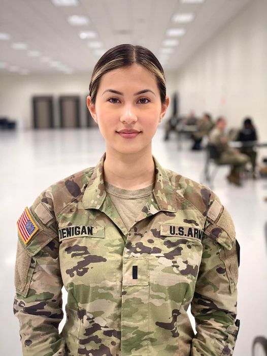 USArmyReserve's tweet photo. 1st Lt. Kelly Denigan is a nurse with the 7220 Medical Support Unit out of Red Rock, Ariz. Denigan, also a nurse in her civilian capacity, is mobilizing with the 7220 MSU for a year to Fort Hood-Army Base this fall to treat Soldiers at a medical clinic there. 
@ARMEDCOM1 https://t.co/CkfFmkzOej