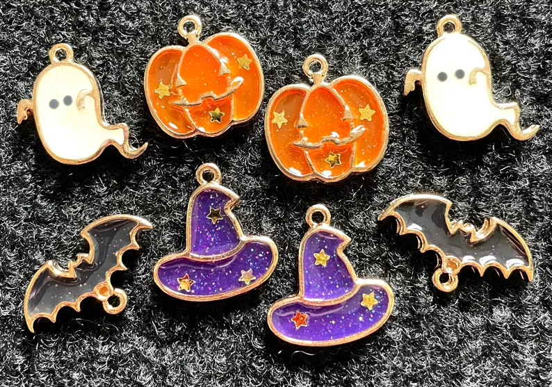 mohamedBanihan3's tweet photo. 8 Piece #Halloween Enamel ̔& Goldtone Stained Glass and Pearlized Charms for jewelry making 4 pairs total Pumpkin, Bat, Ghost, Witch Hat ✌
👉👉https://t.co/4BhpD769lP
#carrestoration #officedecor #vintagebox #antiquebox #vintagepackaging #oldbox https://t.co/u9JzFIfjs5