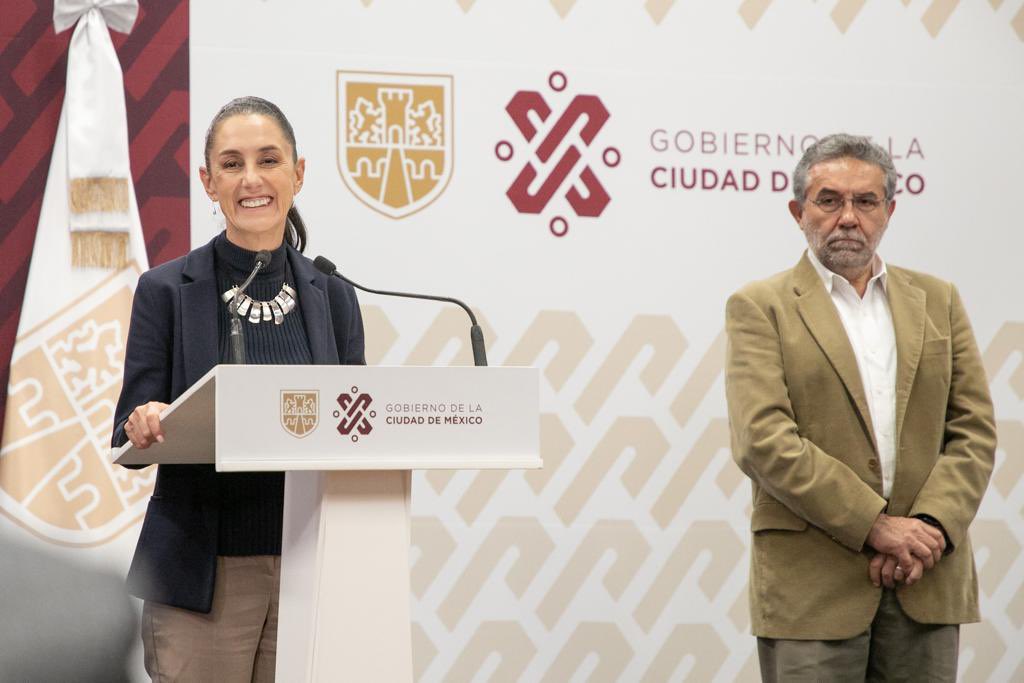 Claudiashein's tweet photo. Cambiamos la medición artesanal del caudal de agua por un sistema de distribución inteligente que ahora permite medir y controlar la presión del líquido. 

Le llamamos Sectorización y ha beneficiado a 611,504 personas en 7 alcaldías con mejor servicio, menos fugas y más agua. https://t.co/dI8JLyGquC