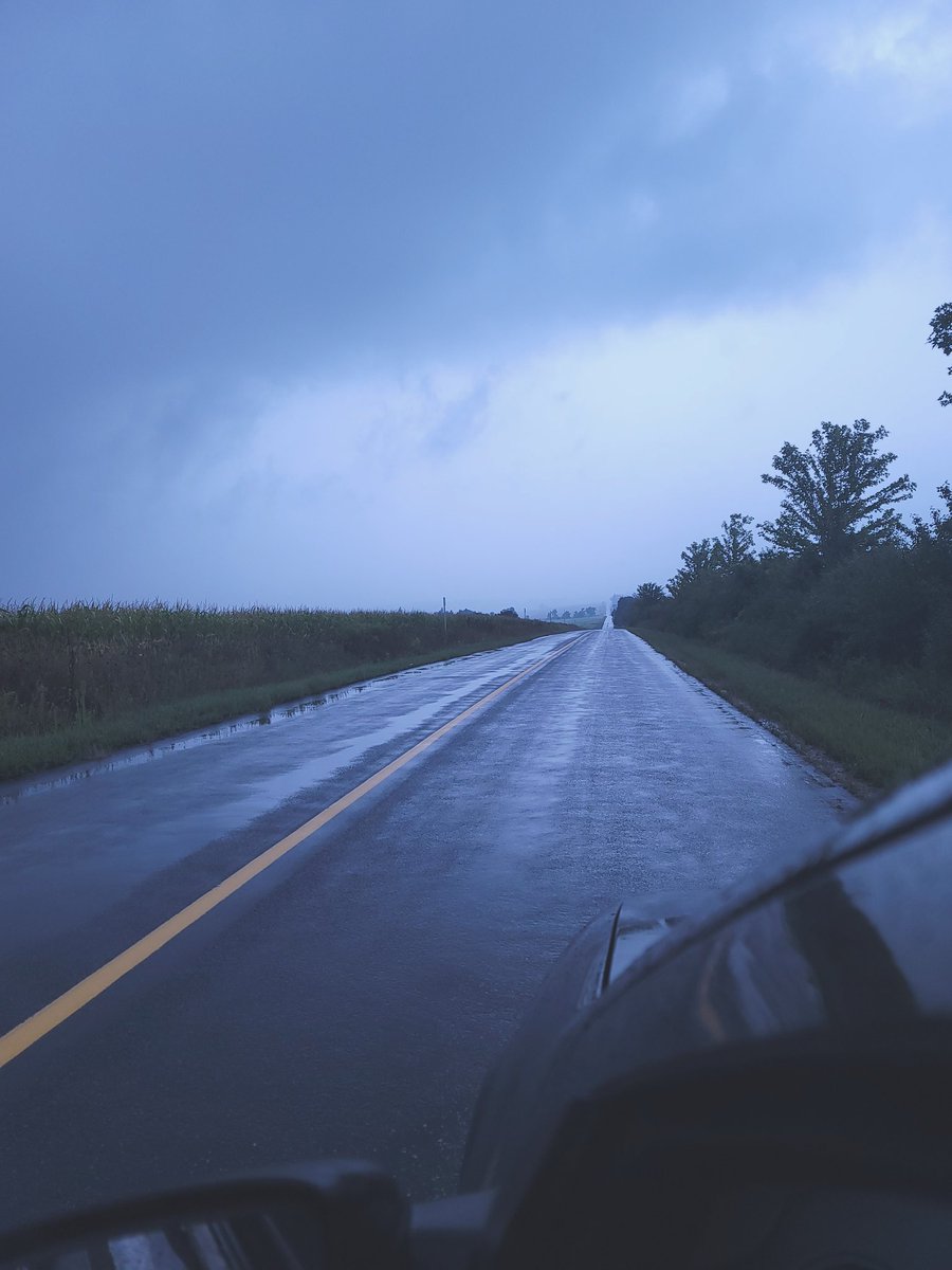 Karuhbou's tweet photo. Comfort in days like this.
#drive #rain #rainyday #blue #countryroads #corn https://t.co/ayKwE7fwpx