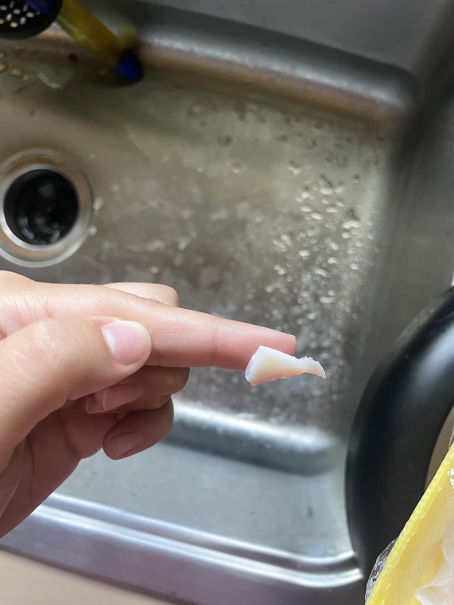ronirenee_'s tweet photo. @Walmart found a piece of plastic in the chicken I bought. Be careful opening your packages. This is disgusting. https://t.co/X02KMKzNRE