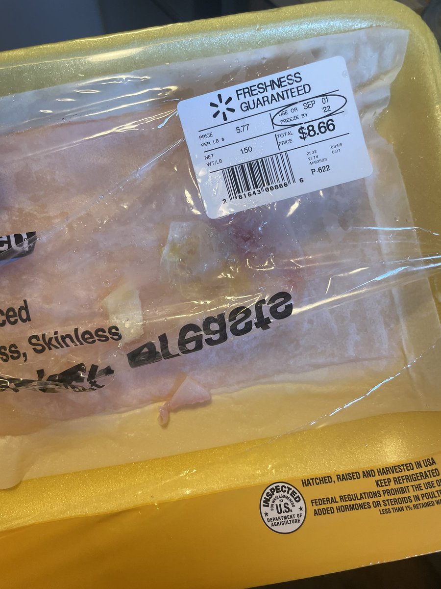 ronirenee_'s tweet photo. @Walmart found a piece of plastic in the chicken I bought. Be careful opening your packages. This is disgusting. https://t.co/X02KMKzNRE