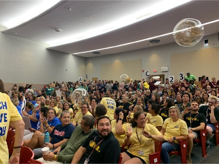 HarborsideMS's tweet photo. Today was a day of inspiration and excitement as we came together as a whole district celebrating the start of the 22-23 school year. https://t.co/U7vgk4O6S0