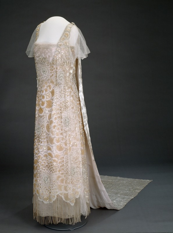 wikivictorian's tweet photo. Evening dress, 1920. Nasjonalmuseet for Kunst, Arketektur, og Design. https://t.co/Umy1prFrHs