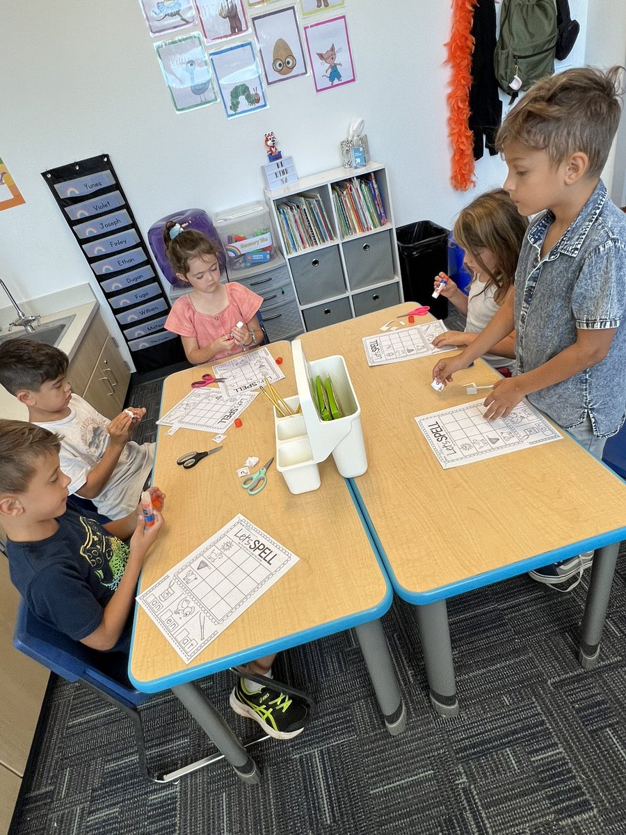 RFooden's tweet photo. Working on our CVC words today!☀️ #engage64 https://t.co/JXJuByzjnn