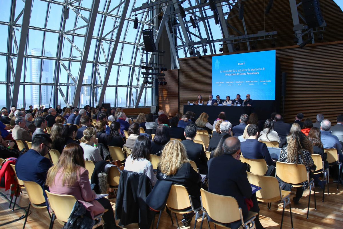 ¡Gracias a todos y todas los que participaron hoy y fueron parte de este proceso participativo, abierto y transparente para la actualización de la Ley de Protección de Datos Personales!