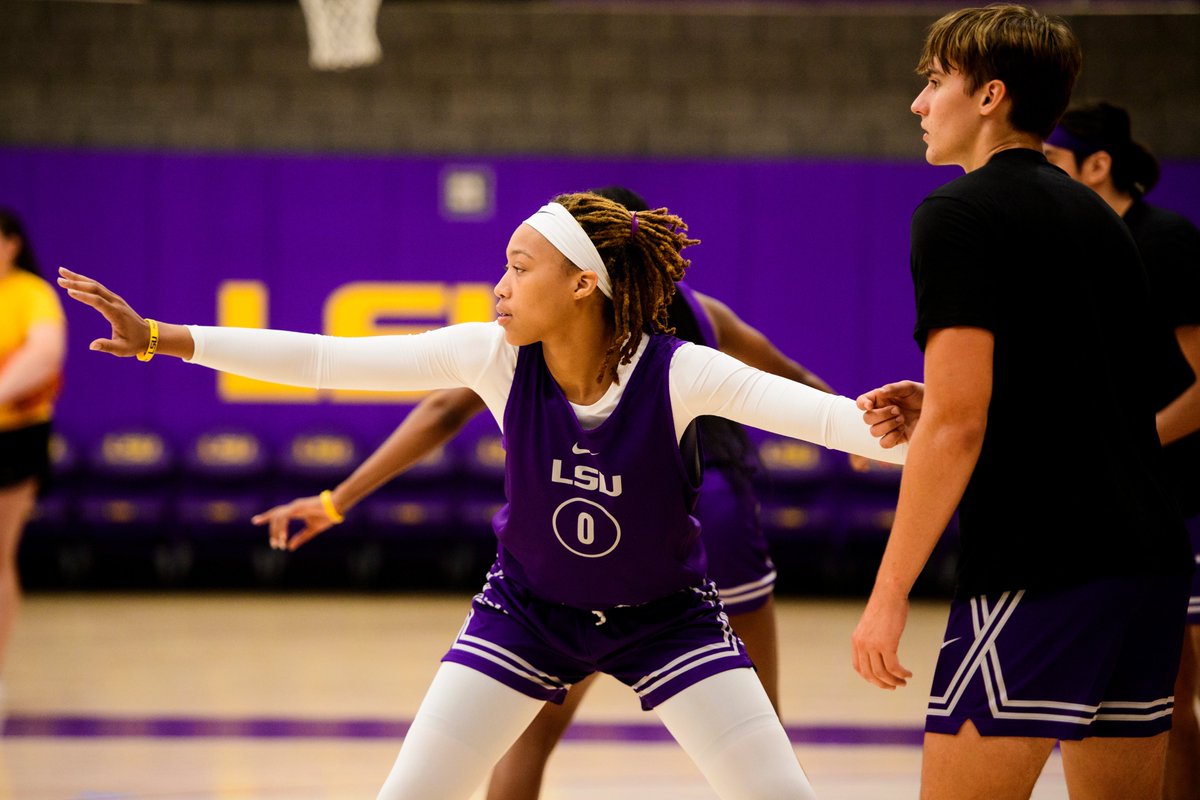 LSUwbkb's tweet photo. Y'all like the new practice threads??? https://t.co/NRYnnb4NeU