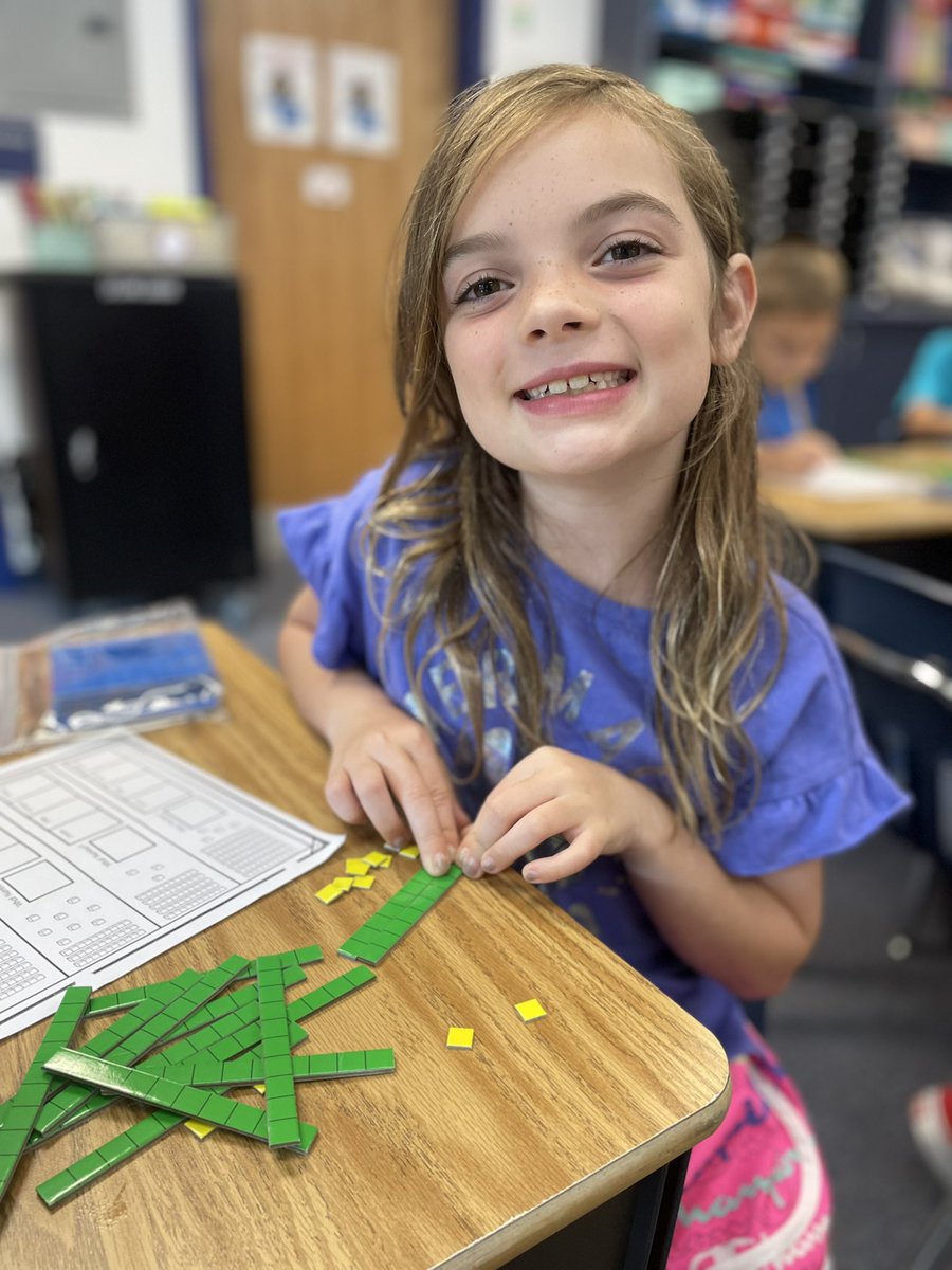 Building that strong number sense with base ten blocks! 🧠 💡 👍🏼 #lrespride @LakeRidgeES