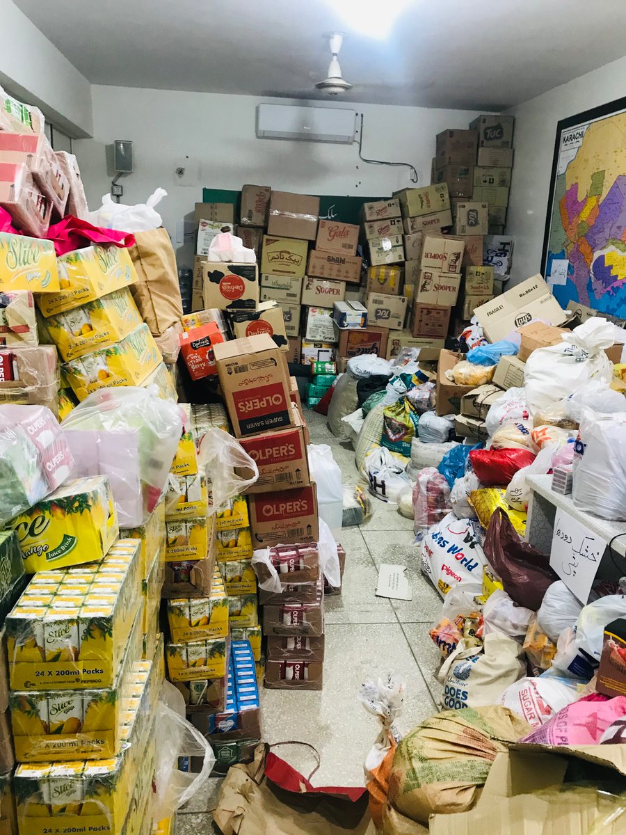 Mariyah97_'s tweet photo. 📣 CALL FOR VOLUNTEERS 📣
People are donating generously to @alkhidmatKHI but everything needs to be sorted out and neatly packed. We are short of volunteers, even if you manage to give us your two hours that'll be enough. The flood victims are waiting for your help! https://t.co/AXmCEsXLlH