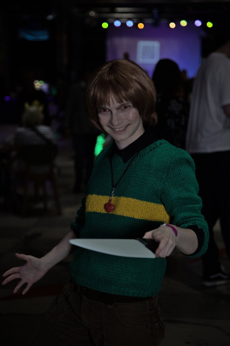 ralfwol's tweet photo. #undertale #undertalecosplay #chara #characosplay 

photo: gyssi tv (vk)

Ю а вэлкам ту май косплей апгрейд. Детерминейшен. ✨ https://t.co/996fjI9a7p