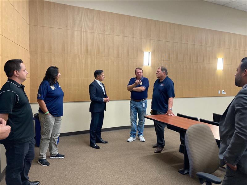 IBEWlocal11's tweet photo. LAUSD Superintendent visits ETI: IBEW 11 has a lot going on at LAUSD. Not only do we build and maintain the schools, our children are their students. Thank you for Superintendent Alberto Carvalho for stopping by the ETI yesterday to see how we train our apprentices. https://t.co/yHokPPuPvm