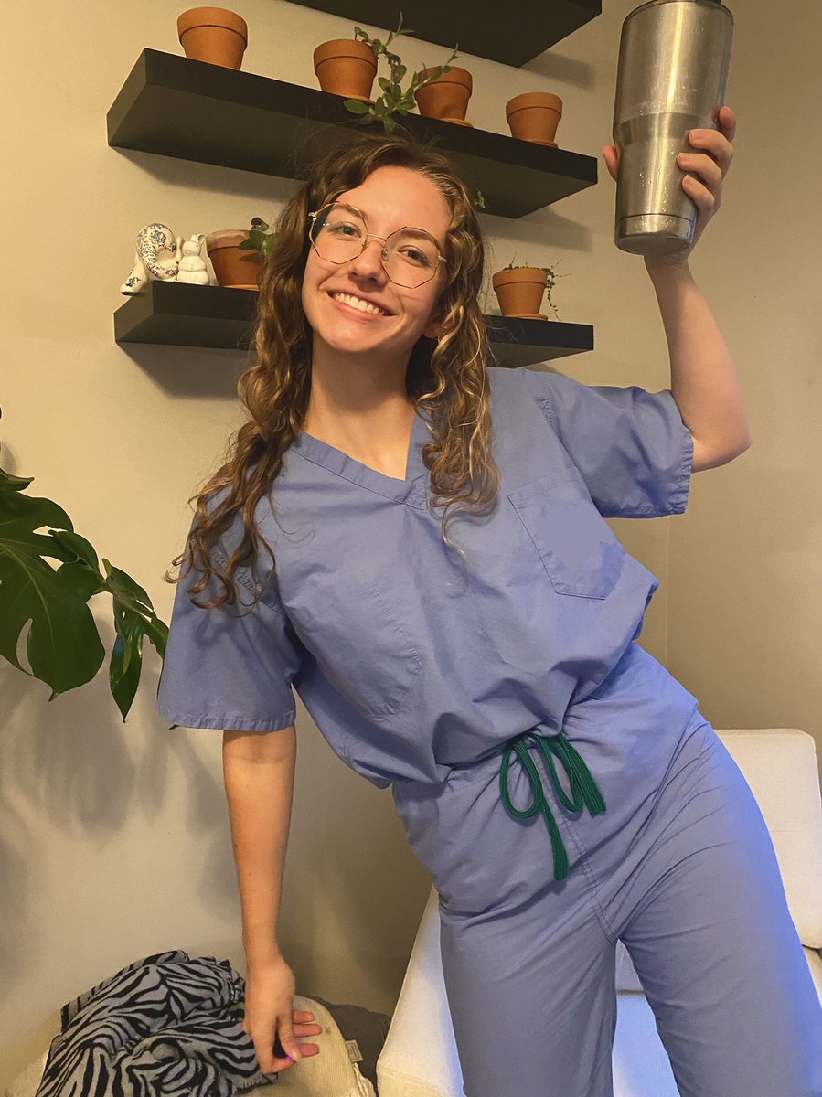 AllieBonBon's tweet photo. THE ICU (sim lab) BECKONS ME AND I MUST GO https://t.co/Gn98DhQFez