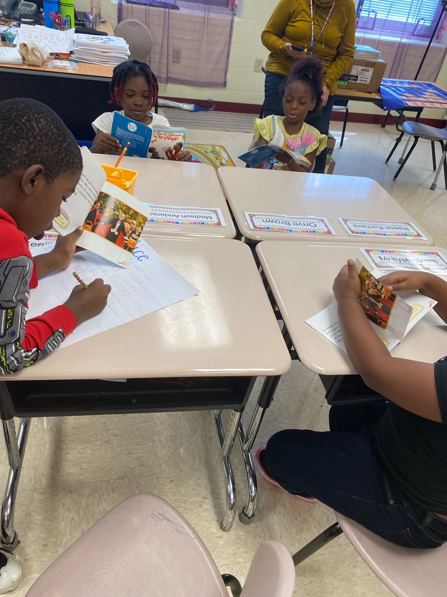 Taylorizlove's tweet photo. Second Grade Super Stars are at it again Module 1 ๐งโ๏ธโ๏ธ๐ช has our love bugs INTERESTED! They are paired up for their #NoticeandWonders #Discoveringtogether #DevelopingReaders #IAMCPS https://t.co/gh7QgCexxw