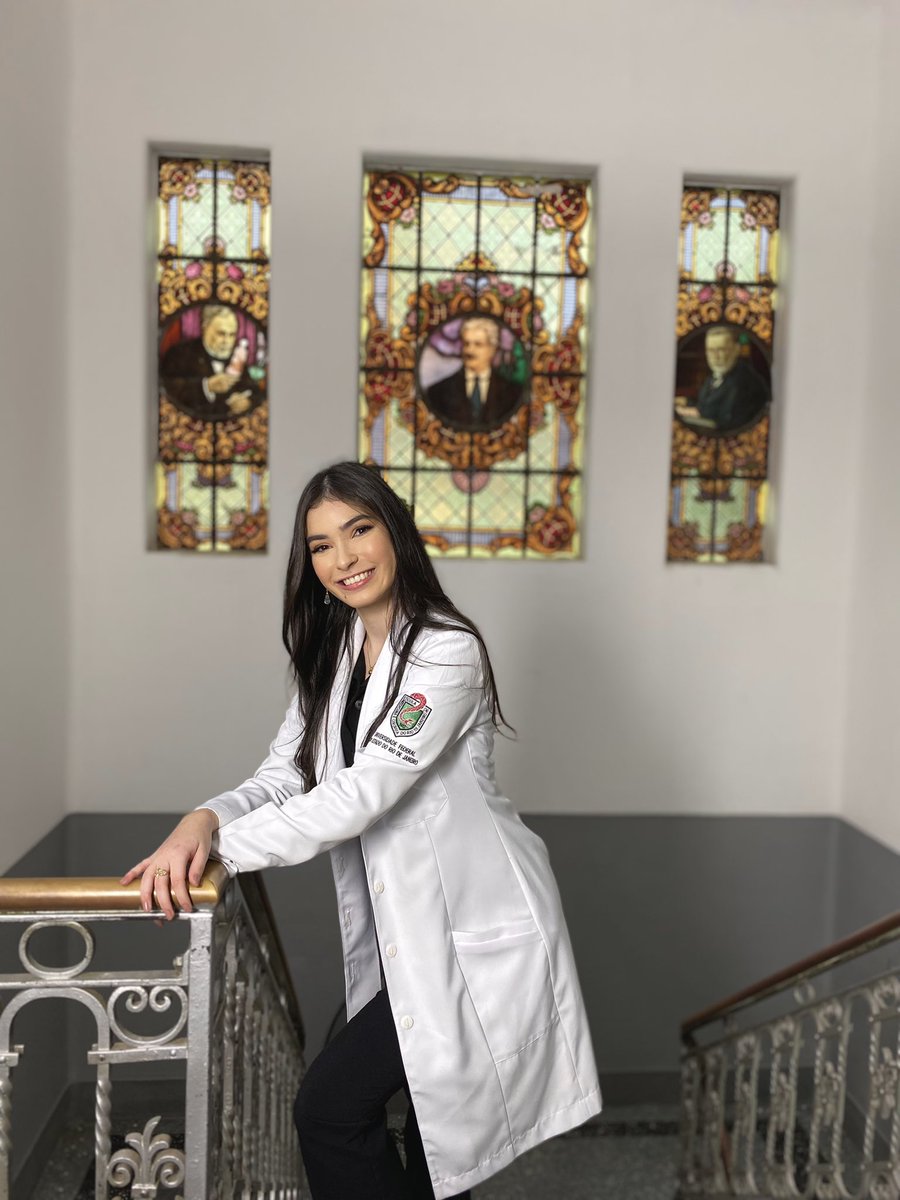 alicedmarinho's tweet photo. Half of Medical School is done (3/6) ✅. After 3 years of a lot of dedication, I got to take my picture with this beautiful stained glass of 3 giants of Medicine - Louis Pasteur, Oswaldo Cruz, and Paul Ehrlich. Plenty of great things to come in the next 3 years! #MedTwitter https://t.co/KQfIjqgw1f