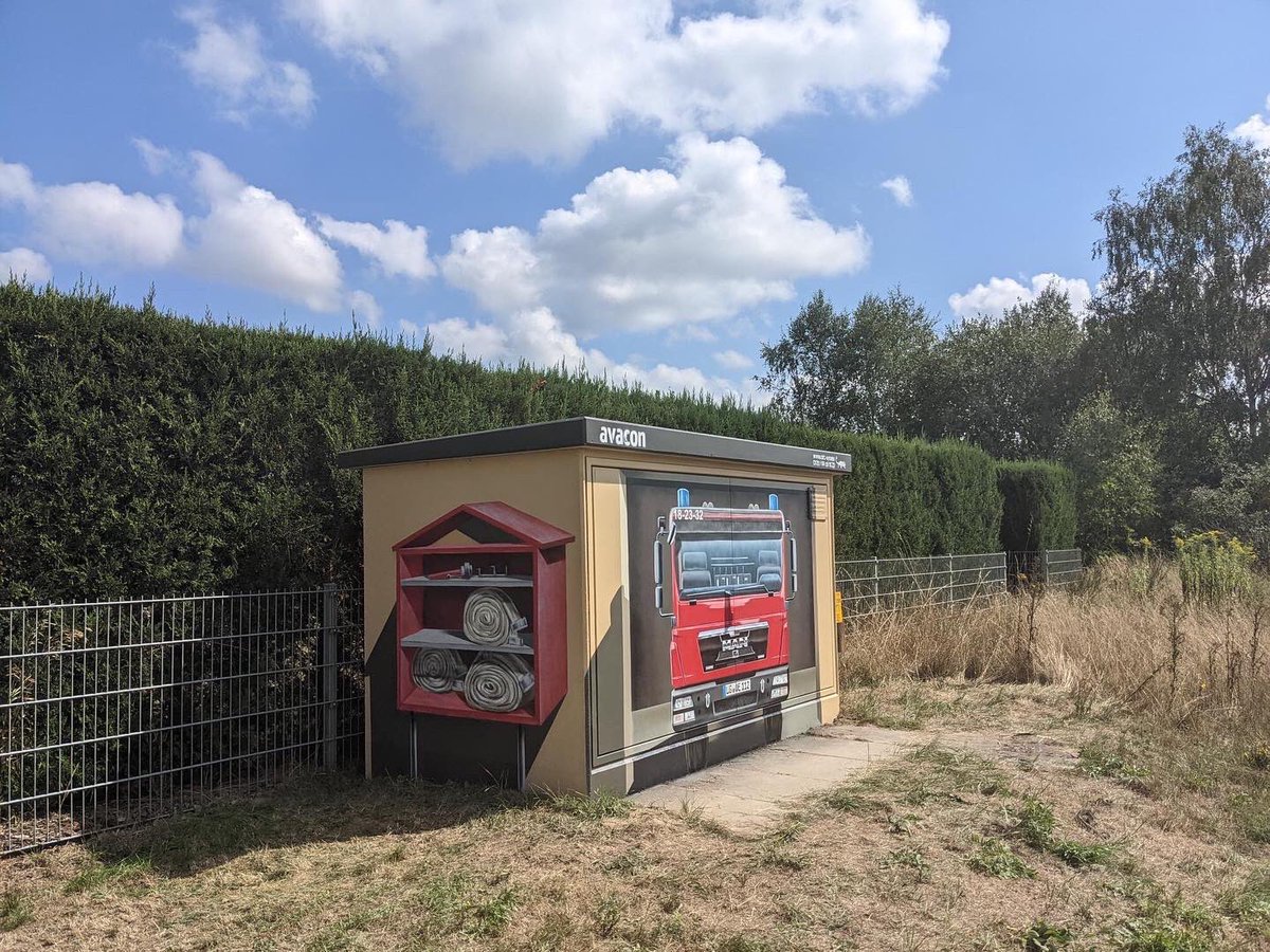 CoraLandshuter's tweet photo. Die #Feuerwehr ist da #FreiwilligeFeuerwehr #Embsen #Oerzen #100jahre #Jubiläum #Trafokunst https://t.co/RyYLv41a0b