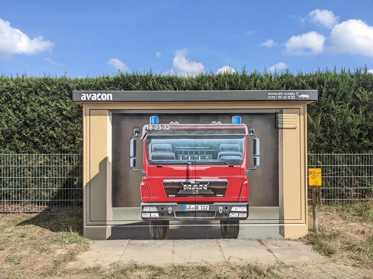 CoraLandshuter's tweet photo. Die #Feuerwehr ist da #FreiwilligeFeuerwehr #Embsen #Oerzen #100jahre #Jubiläum #Trafokunst https://t.co/RyYLv41a0b