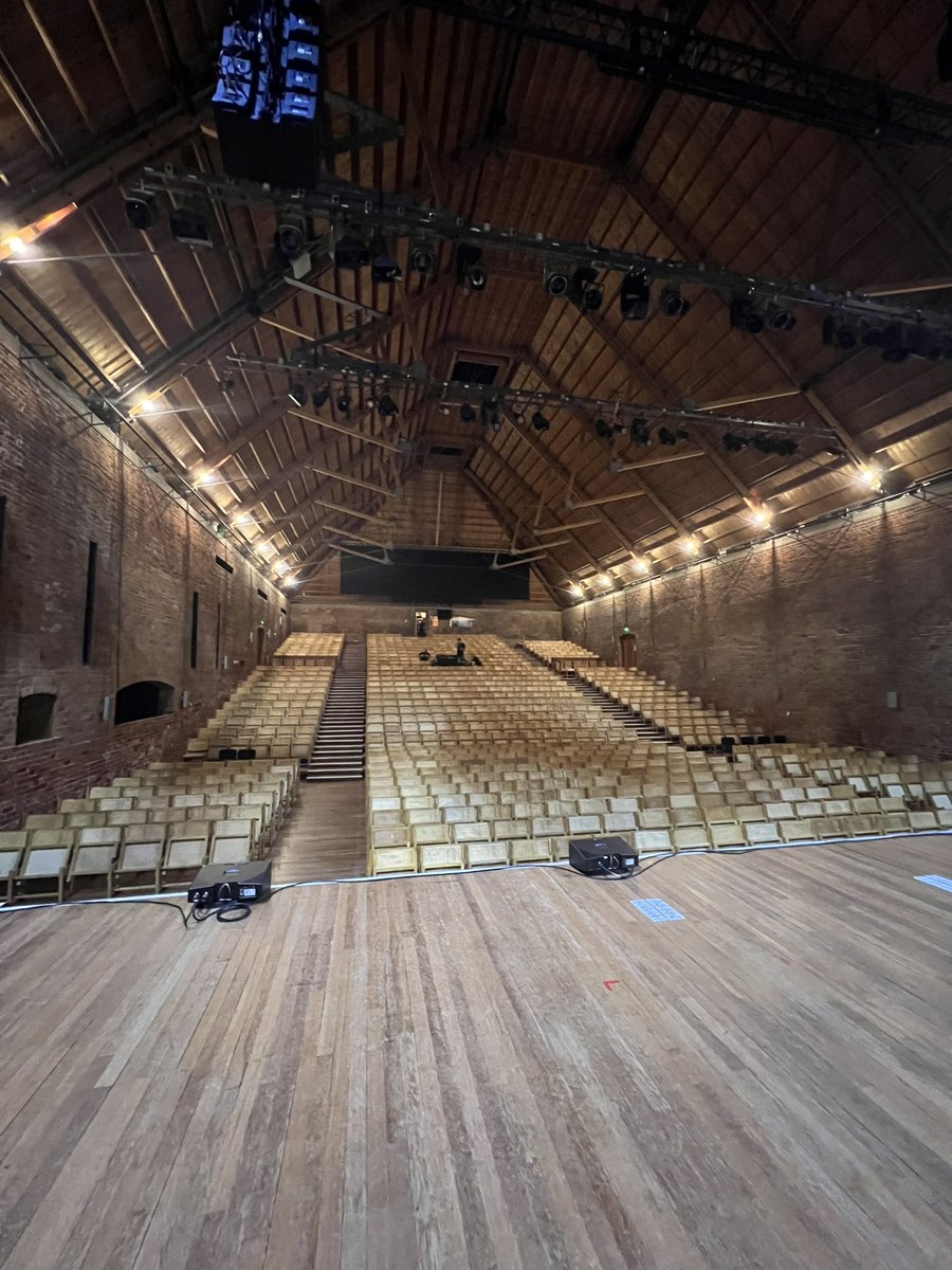 I cannot believe I get to travel and sing for a living in venues like this 😍 thanks so much for having us @BrittenPears @SnapeMaltings #swinglesontour @swinglesingers