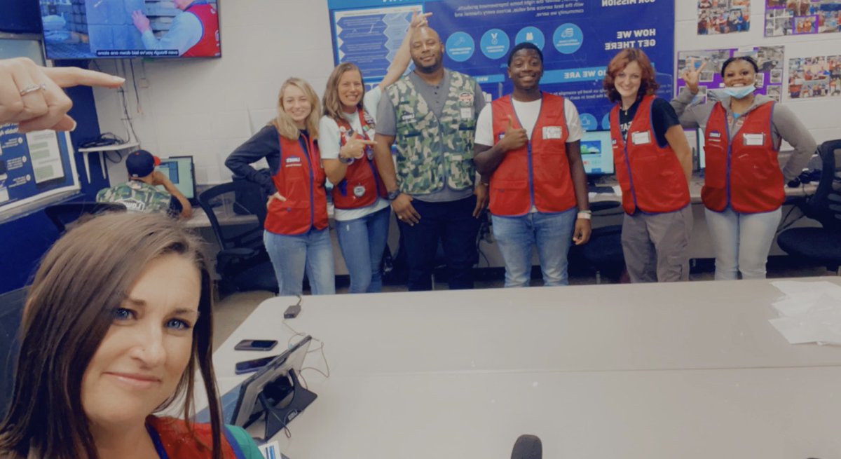 _nicolemarie_6's tweet photo. Guess who’s back in town?! Amanda came back to #439THEbattlefield to onboard some new #redvests to the team. We appreciate you and the energy you bring to kick off Day 1!! @eric_marler @brad_lewis53 @BenitoKomadina @GotoLowes https://t.co/OgKSEDsstv