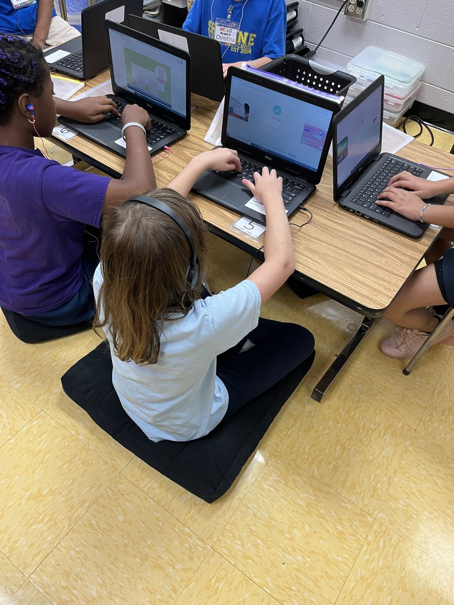 MsSalsingerTech's tweet image. 4th graders working hard in stations for the first time today! Students were loving @typingclub  @ProdigyGame @BoddleLearning and our Botley robots! @MNPSLearningTec