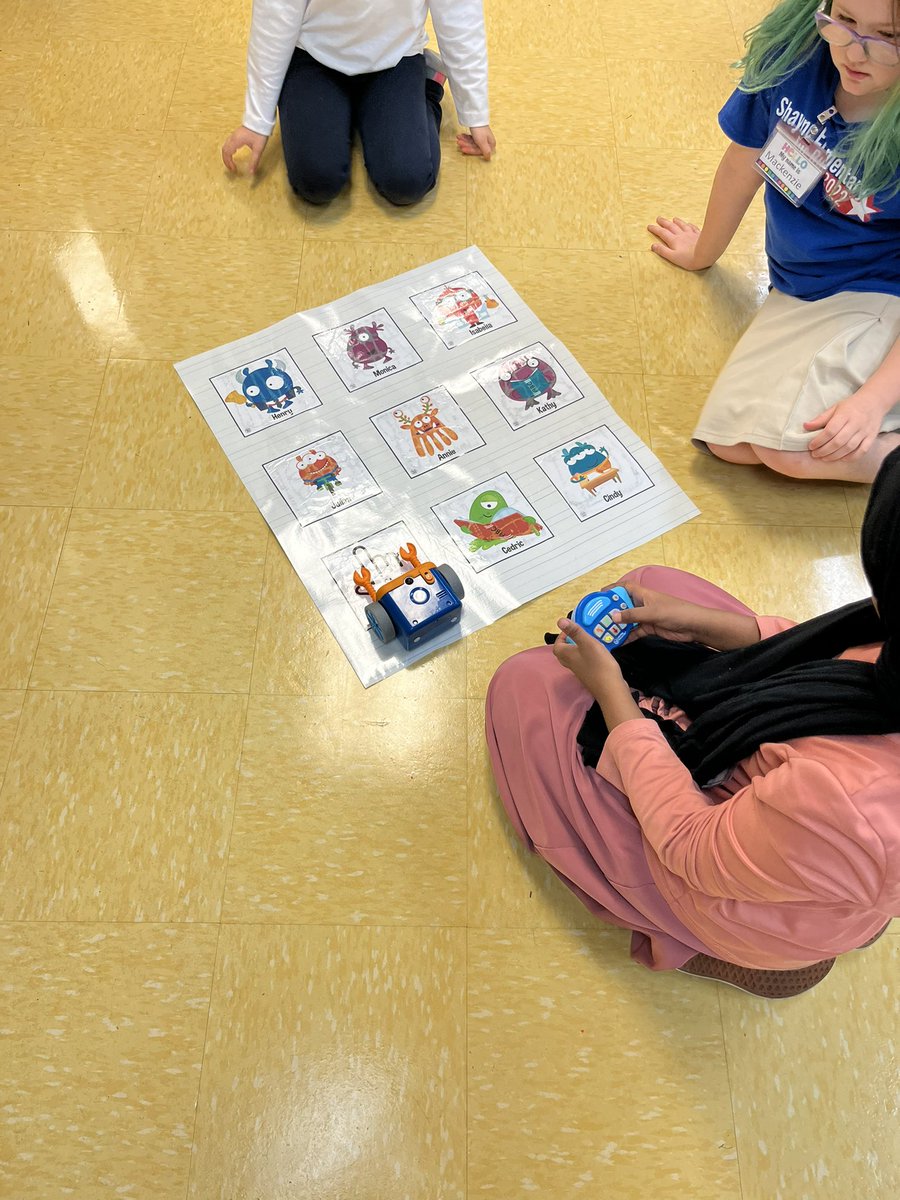 MsSalsingerTech's tweet image. 4th graders working hard in stations for the first time today! Students were loving @typingclub  @ProdigyGame @BoddleLearning and our Botley robots! @MNPSLearningTec