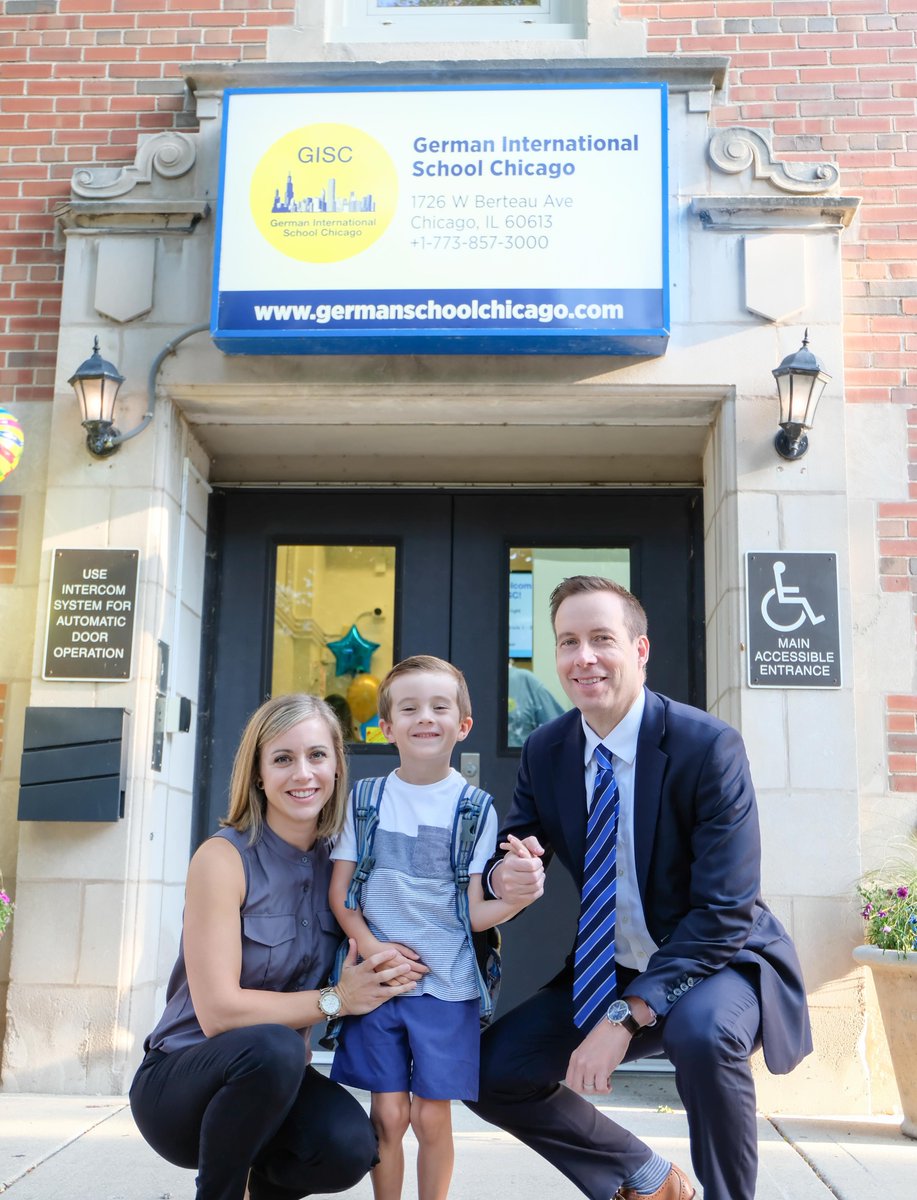 GISChicago's tweet photo. Welcome to the 2022-2023 school year at GISC! 

We were so excited to see everyone's smiling faces yesterday! Thank you to everyone who stopped by to take first day of school pictures and celebrate as a community 🥳

#GISChicago #FirstDayOfSchool #NewSchoolYear #IBWorldSchool https://t.co/4kI3fGqggW