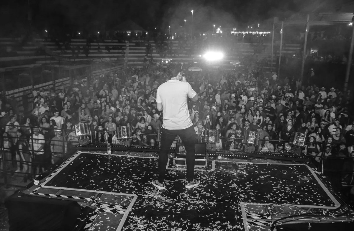 gahbernardes's tweet photo. Obrigadooo RODEIO BADY 2022 que show fodaaaa! 💥
Obrigadooooooooo!!! 🙏🏼 https://t.co/isbCftTrm6