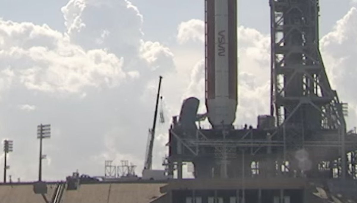 SLSNASA's tweet image. A small crane has appeared near SLS. It’s predicted to be used in relation to engine 3 which caused yesterdays Abort.