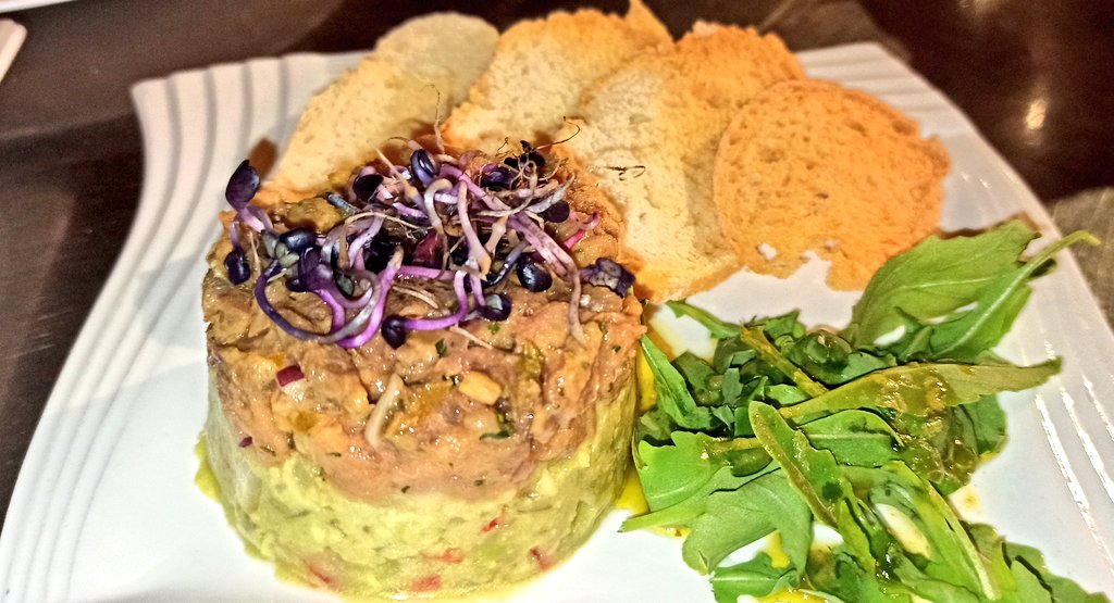 pilarwillpi's tweet photo. Que hoy he soñado en otra vida, 
en otro mundo, pero atún lado...
En #ElPincho tartar y tataki. Sevilla. https://t.co/yXRLgU3NiG