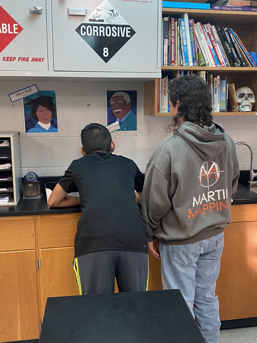 LeahHuttlinger's tweet photo. Beginning our research-by-interest on science careers and famous scientists. Proud of these young learners today! @GreenValley_828  @WataugaSchools #WeAreWatauga https://t.co/g7hr6e10lH