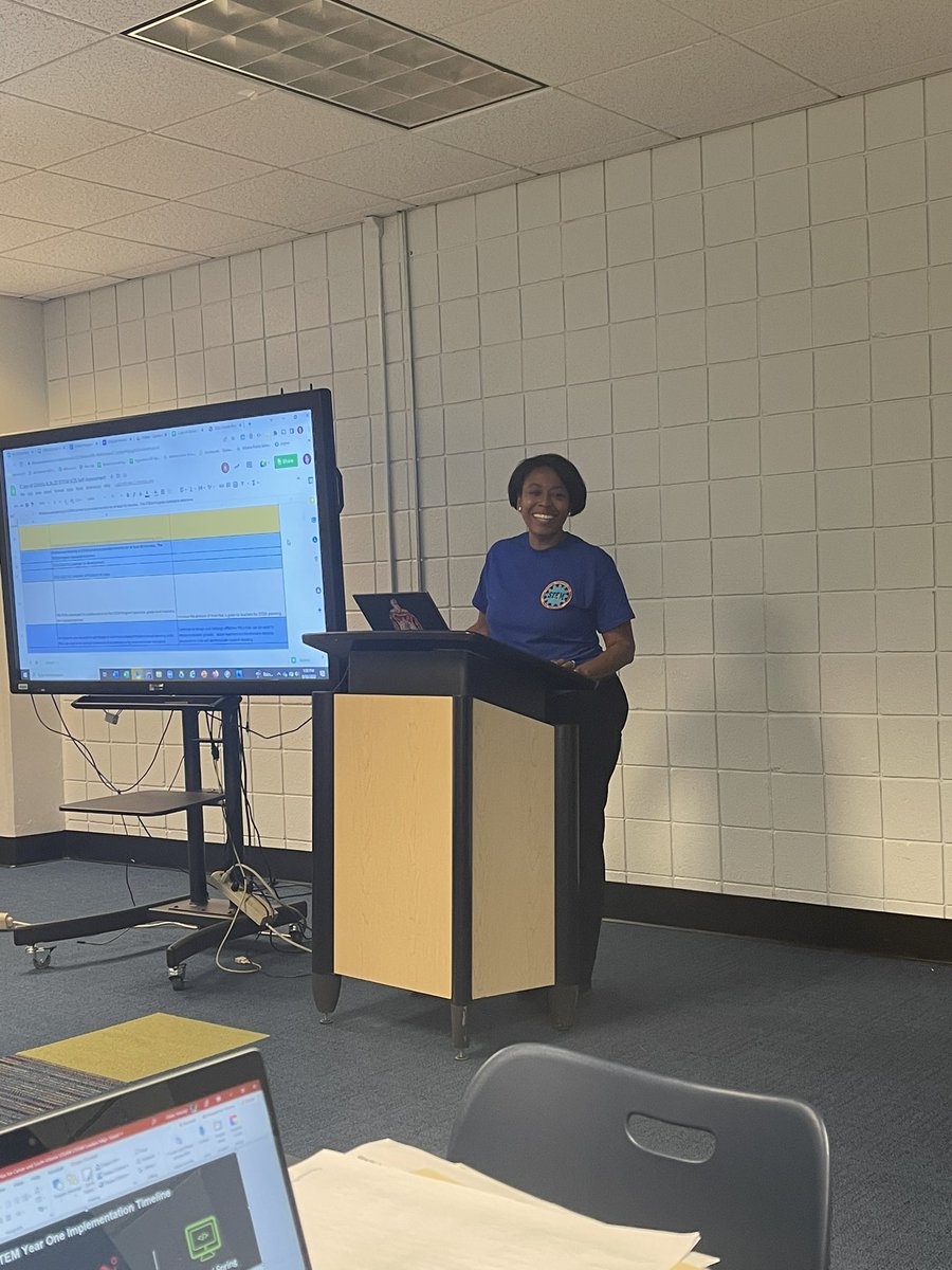 DrIsisM's tweet photo. Our fearless leader @TommyUsherAPS and Kenya Gillard set clear expectations for STEM/STEAM implementation in the Carver and South Atlanta clusters! @APSIDDhill @Williams_APS @Apsiddherman https://t.co/CIiP14yZUZ