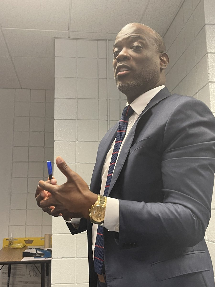 DrIsisM's tweet photo. Our fearless leader @TommyUsherAPS and Kenya Gillard set clear expectations for STEM/STEAM implementation in the Carver and South Atlanta clusters! @APSIDDhill @Williams_APS @Apsiddherman https://t.co/CIiP14yZUZ