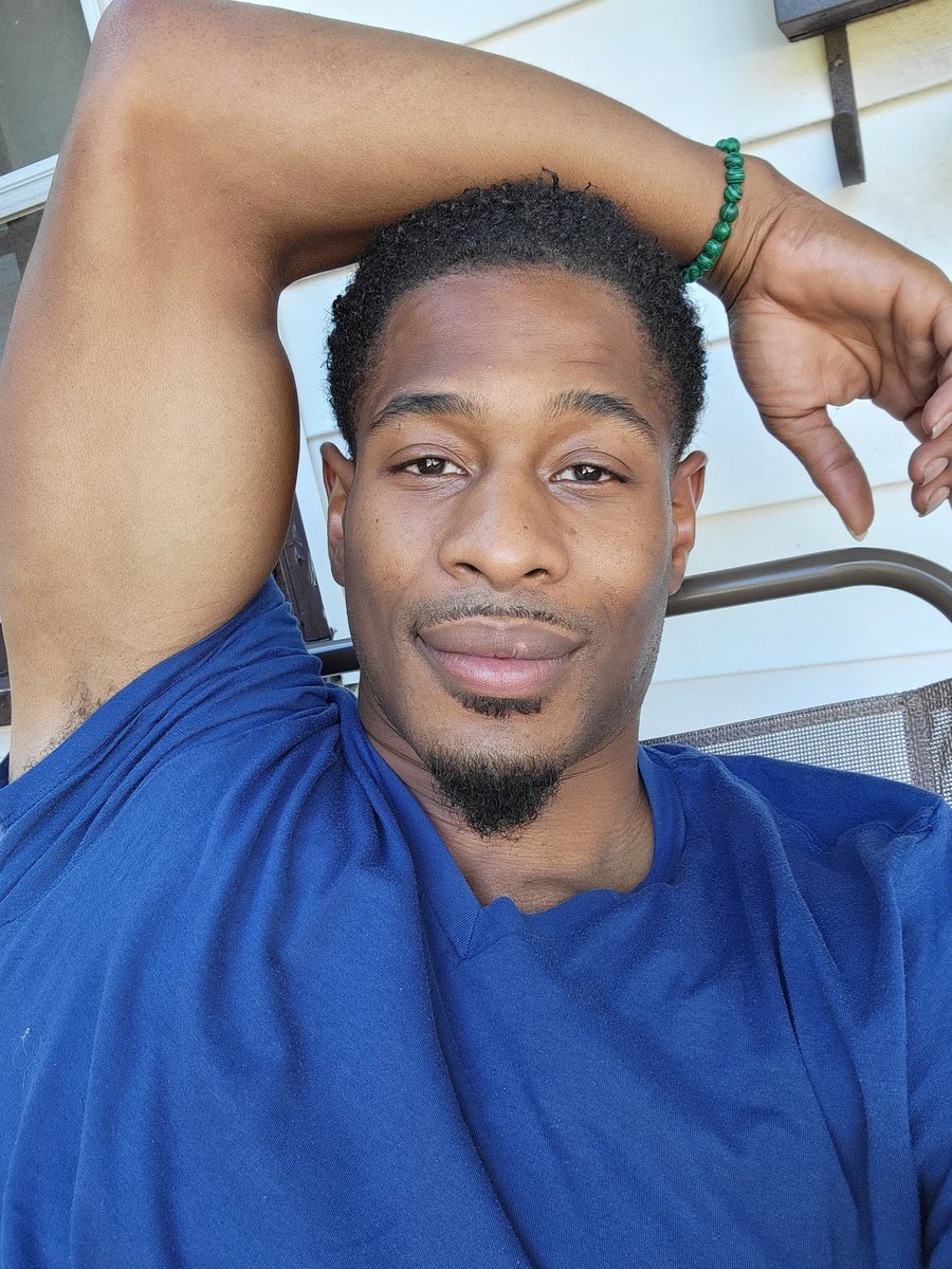 Warrens02's tweet photo. Stopping thru to say hello to the people! #TweetOfTheDay #picoftheday #Simplicity #Scorpio #twitter #handsome #blackman #STL https://t.co/EXIVxD9DNz