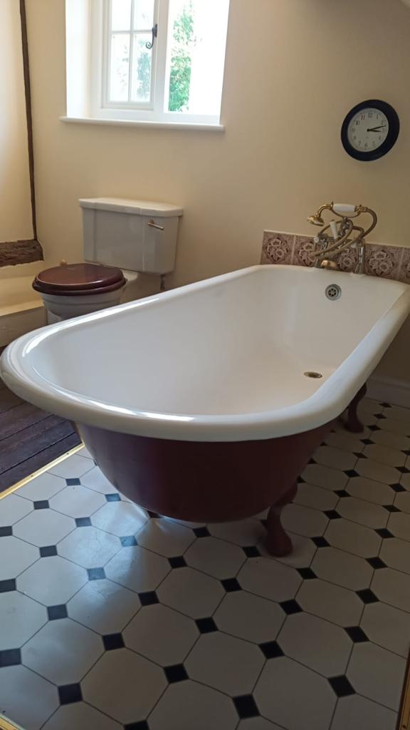 TheBathBusiness's tweet photo. Another successful restoration of a cast iron roll top bath.❤️ https://t.co/hpJddvjOui