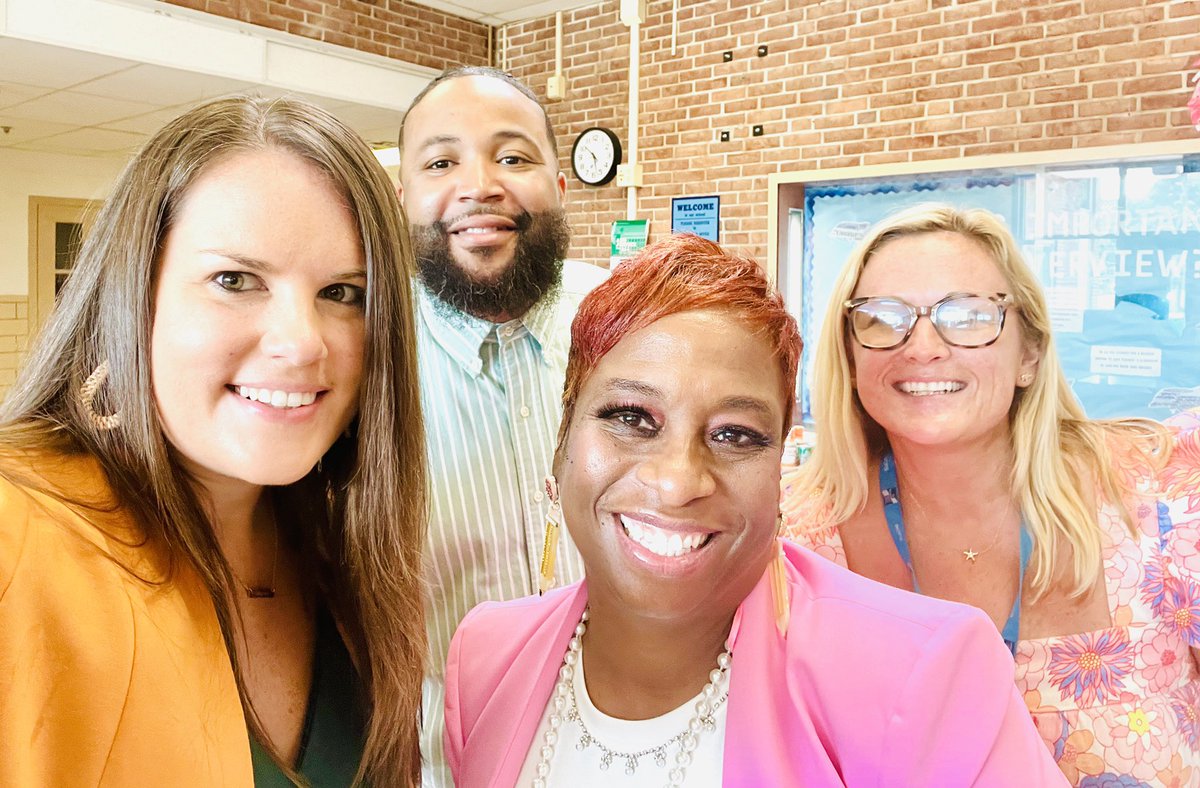 alhedu's tweet photo. Thank you to @BCPS_Sup @ALouise1913 for visiting Riverview today! Our students were excited to welcome you! It’s going to be a great year! @Riverview_ES https://t.co/7YFWifyckg