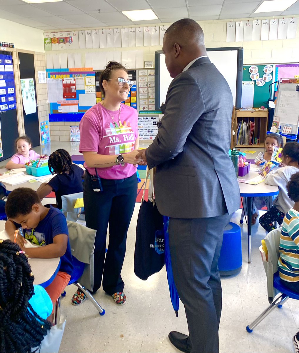 alhedu's tweet photo. Thank you to @BCPS_Sup @ALouise1913 for visiting Riverview today! Our students were excited to welcome you! It’s going to be a great year! @Riverview_ES https://t.co/7YFWifyckg