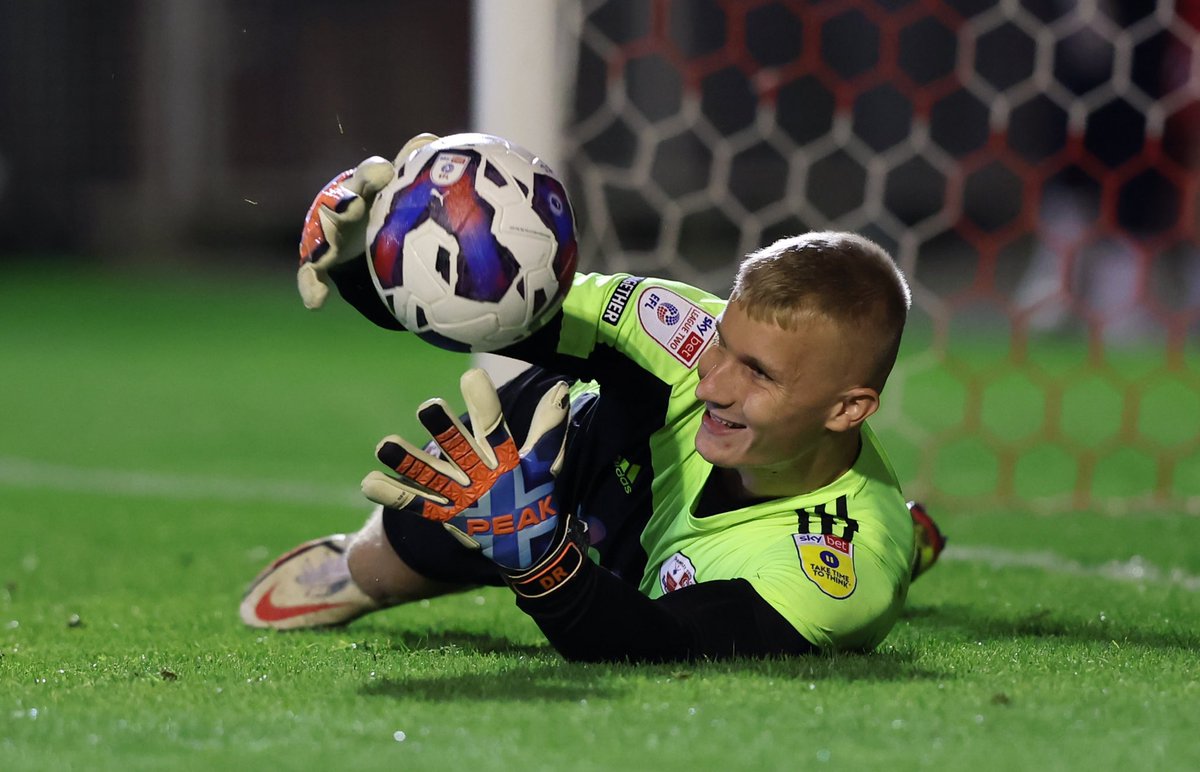 😉 Not a bad way to start your Crawley career!

Well played, David!

#TownTeamTogether🔴
