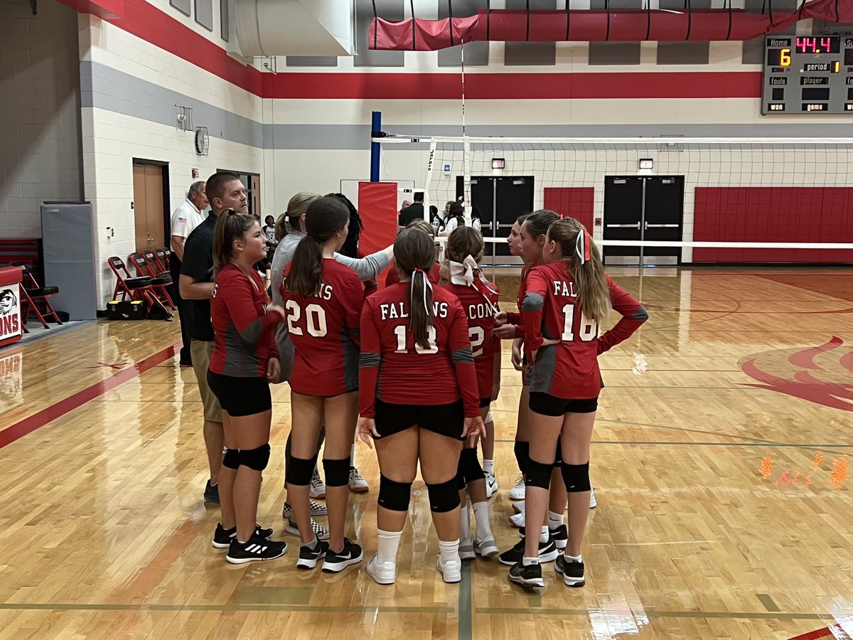 PKMSFalcons301's tweet photo. Falcon volleyball takes on DeKalb in a tough match! #GoPK https://t.co/ugcQlLzgx9