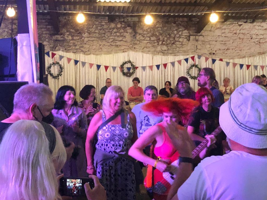 davies_clair's tweet photo. Feminine &amp; Threatening. Working &amp; Class. Xx @_LooseArticles @krakenhausfest @SeaPowerBand @Krankenhausfest https://t.co/pEGRUGGwTA