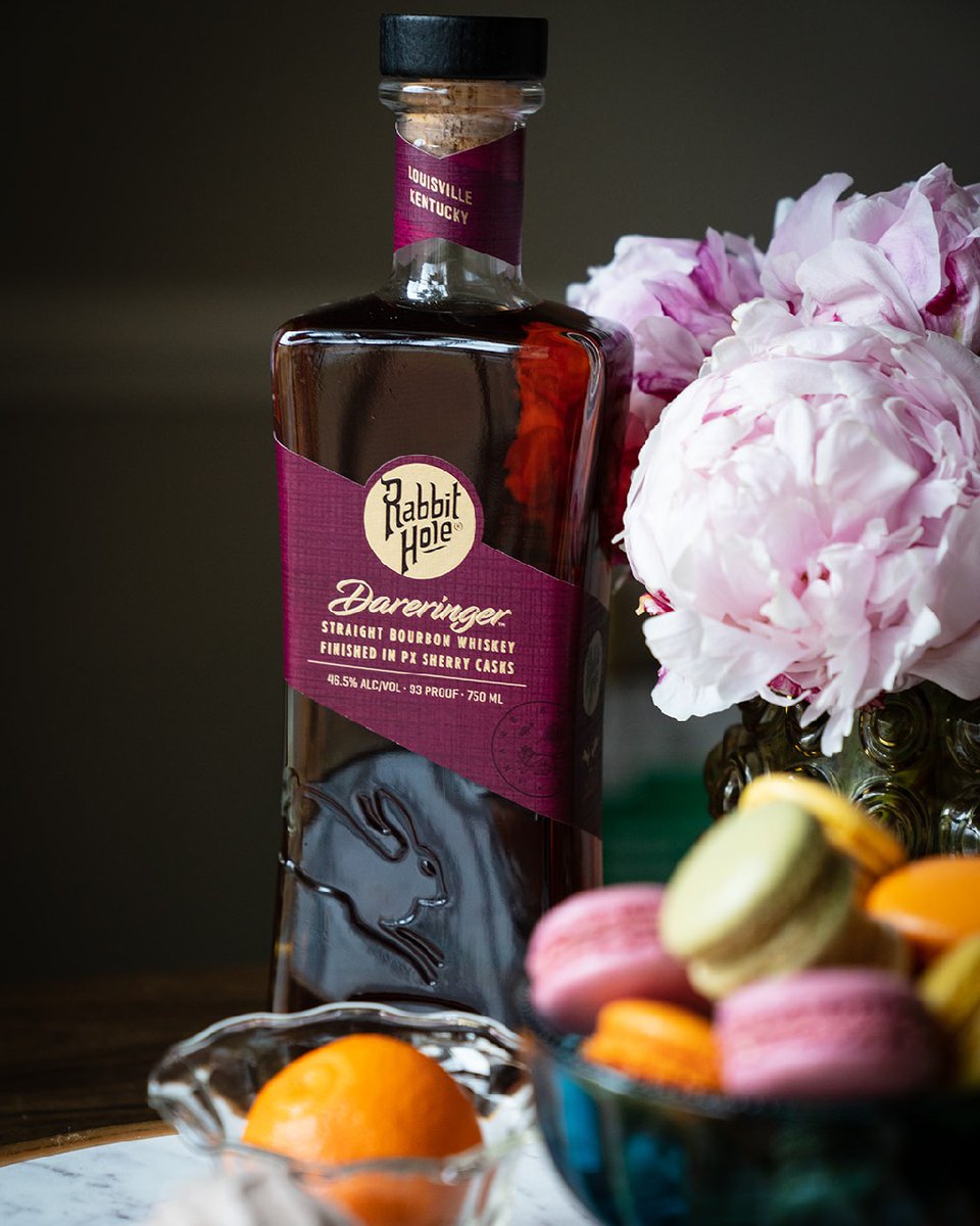 The wheated bourbon you've been looking for with the Pedro Ximénez Sherry finish you didn't know you needed. Dareringer is the perfect pour to share with a friend tonight, cheers.

#bourbon #whiskey #sharewithafriend #sherry #kentuckybourbon #Dareringer