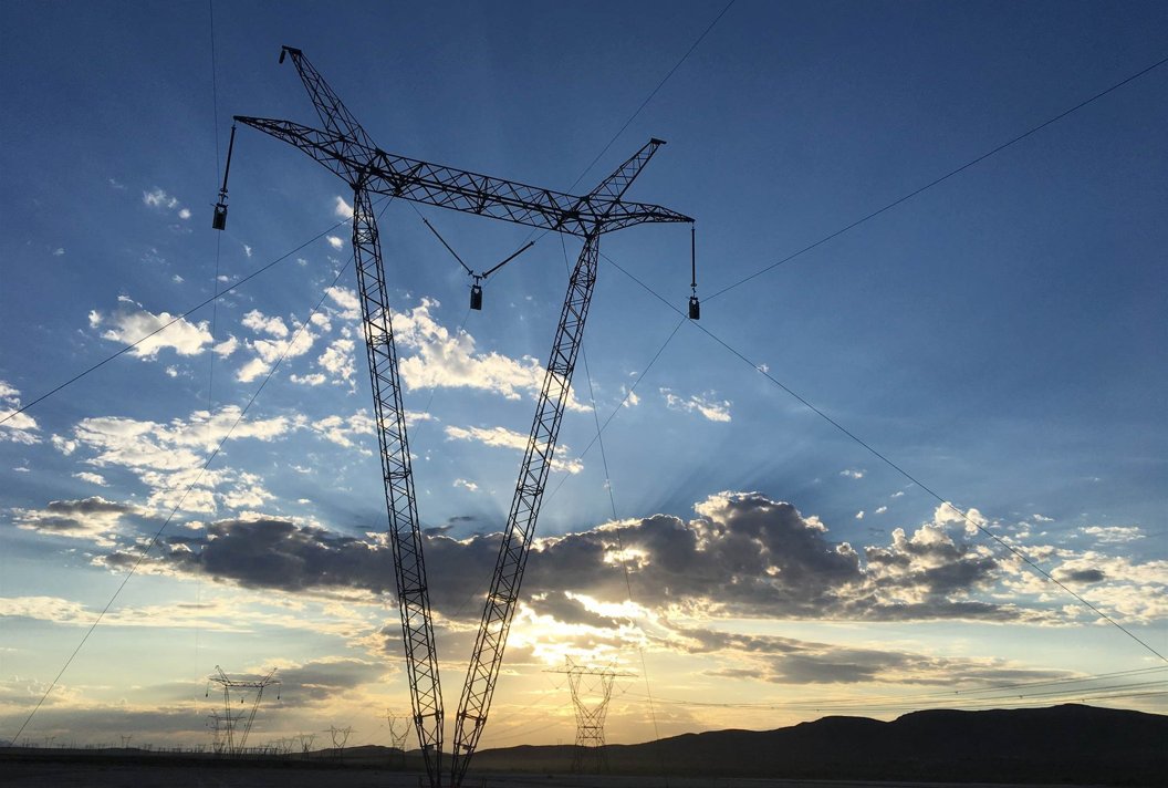 LSPowerGroup's tweet photo. Opening up the #powerofcompetition for interstate commerce will accelerate the buildout of necessary transmission upgrades and buildouts to facilitate #renewables with #consumersavings! https://t.co/HbGRWbsP1v