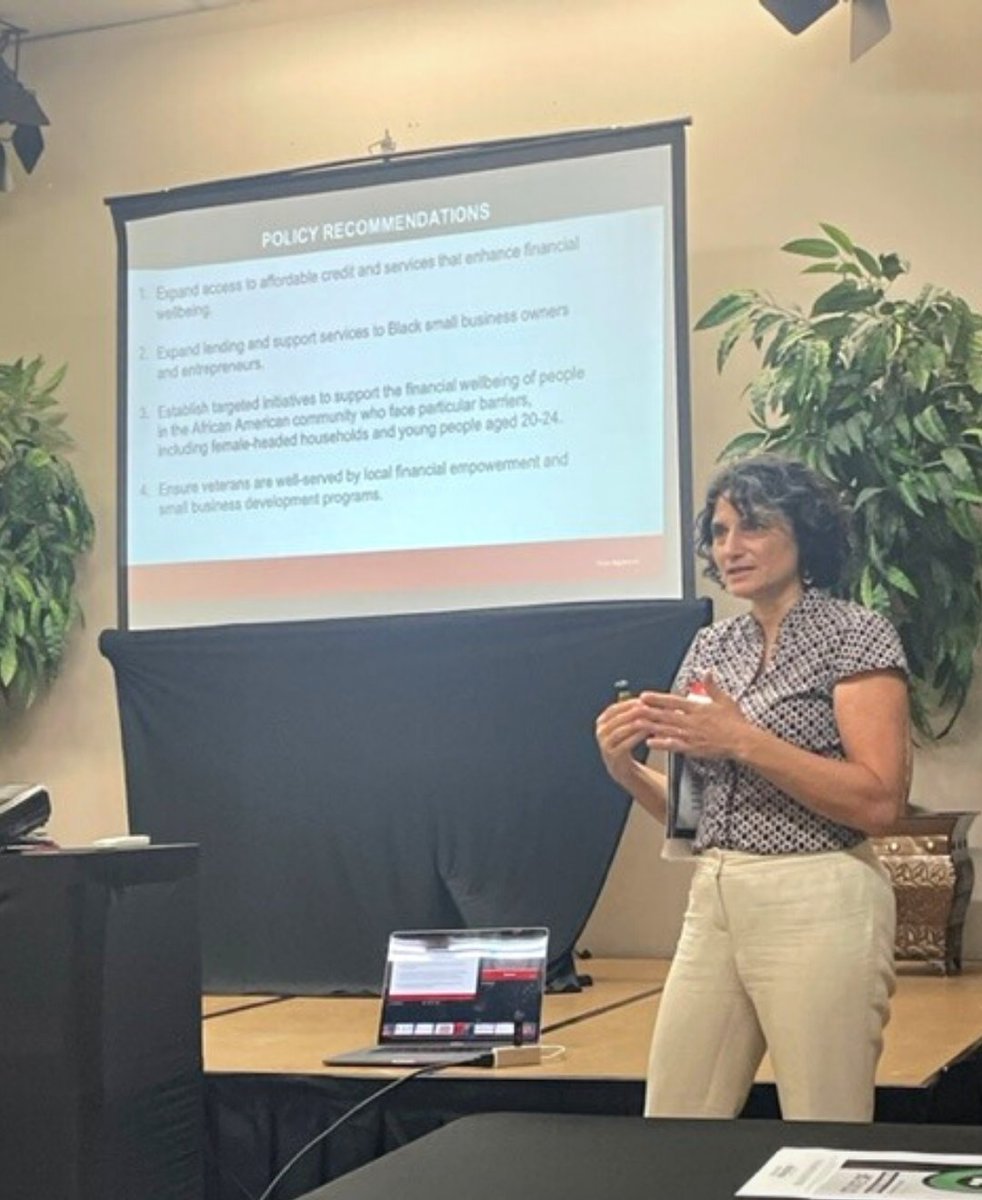 TexasAppleseed's tweet photo. Director Ann Baddour is at the #AACCSA's State of Black Business meeting presenting policy recommendations on small business development &amp; financial well-being in the #SanAntonio African American community.

Check out our joint report w/ @SAAFdn &amp; AACCSA: https://t.co/2Hp464MWhO https://t.co/Vn4V2R0wIC