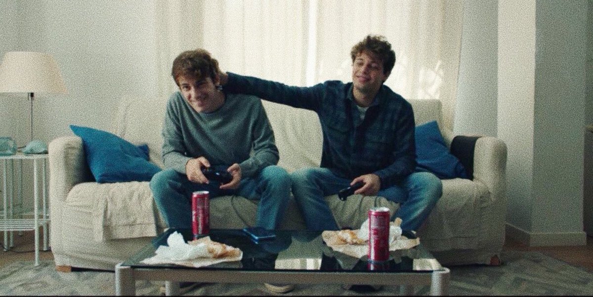 Hanyauku___'s tweet photo. E comunque la scena migliore di tutto Skam è e sarà per sempre la reazione di Giovanni al coming out di Martino.

#skamitalia #skamitalia5 https://t.co/ldGJqowB8b