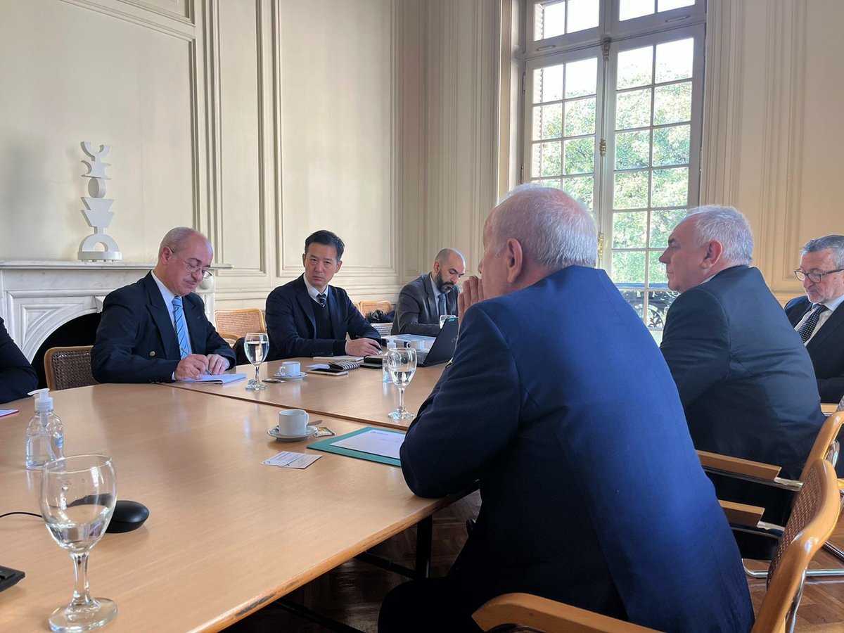 delfob's tweet photo. #BuenMartes

Junto a @CancilleriaARG, nos reunimos hoy con directivos de la firma japonesa Oji Green Resources para brindarles un panorama de la situación actual del sector #ForestoIndustrial y analizar diferentes opciones de inversión en el país. https://t.co/cC4ozW5VIH
