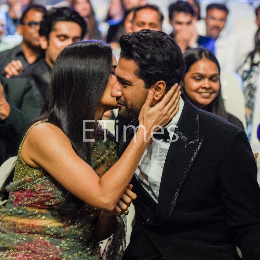 VickatFc's tweet photo. cuteness 🥺❤️
#VickyKaushal #KatrinaKaif #Vickat #FilmfareAwards2022 https://t.co/FCn8JQF6n5