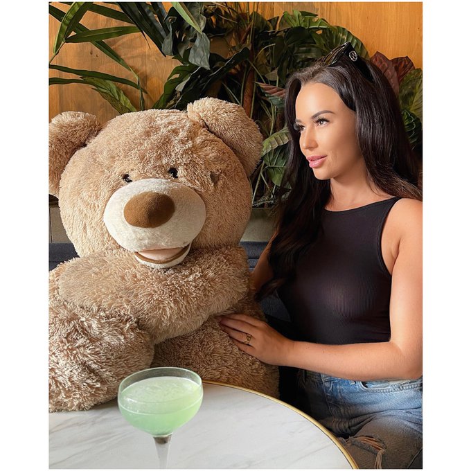 Drinks with Bae 🍸 https://t.co/6Lb3p4A9Oh