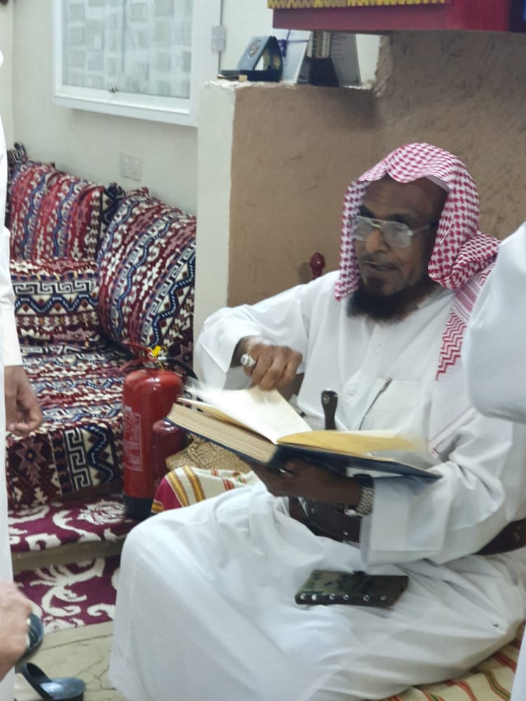 ALGHWANEM's tweet photo. #زيارة_للمتحف
تشرفت اليوم بزيارة مجموعه من المهتمين بالثراث بالمنطقة لمتحفي الخاص وذلك للإطلاع والتعرف على مقتنيات المتحف والنقاش حول موروثنا الشعبى . https://t.co/oqHcLO7PN6