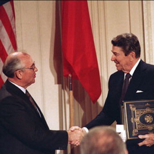 NicoloBianchi3's tweet photo. Oggi #Gorbachev si è consegnato alla Storia. L’ultimo ma il più grande leader sovietico che ha saputo riformare l’#URSS. Uomo di pace che assieme a #Reagan pose fine alla guerra fredda.
Un giorno triste per chi crede che la pace sia il più nobile tra i valori umani. https://t.co/zxORXsKtMB
