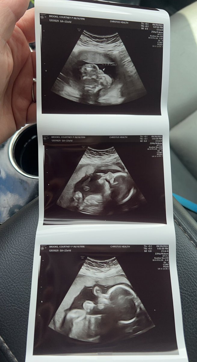 cbonbon13's tweet photo. Excited for sister 💗💙 https://t.co/zsSVcazMe2